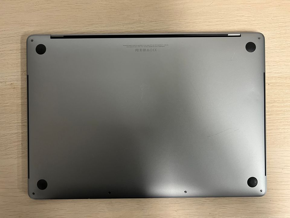Macbook Pro 15in Mid 2016 - i7 16GB Ram / RadeonPro 460 4GB / 1TB | SN:TF1