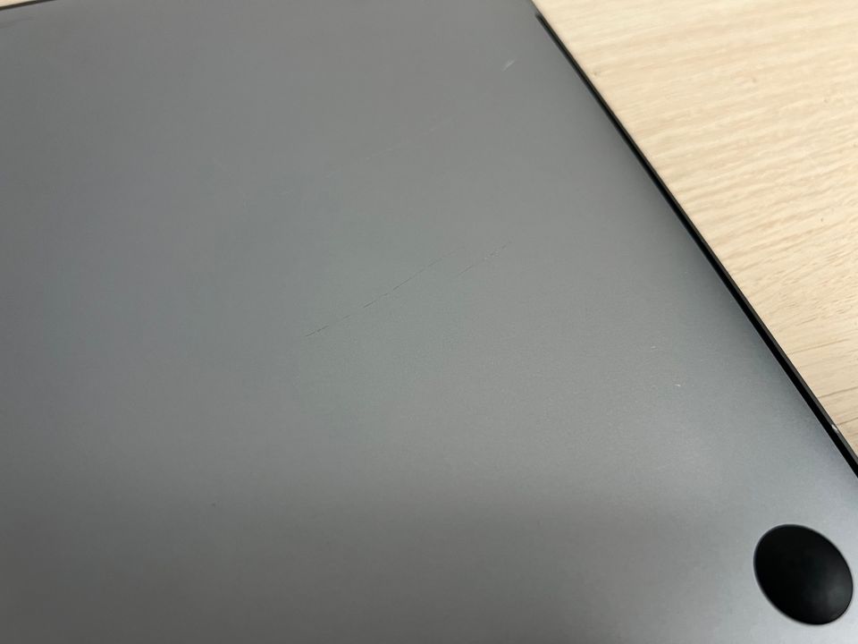 Macbook Pro 15in Mid 2016 - i7 16GB Ram / RadeonPro 460 4GB / 1TB | SN:TF1